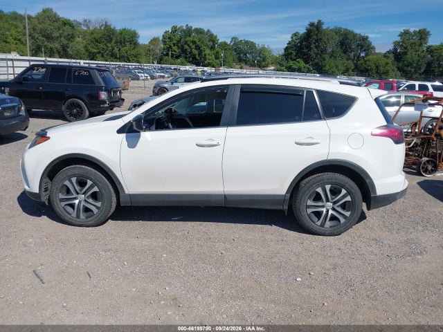 2018 Toyota Rav4 Le მანქანა იყიდება აუქციონზე, vin: JTMBFREV2JJ745747, აუქციონის ნომერი: 46199790