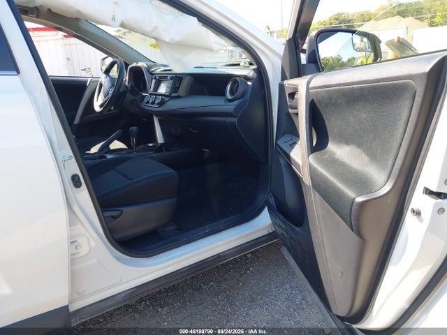 2018 Toyota Rav4 Le მანქანა იყიდება აუქციონზე, vin: JTMBFREV2JJ745747, აუქციონის ნომერი: 46199790
