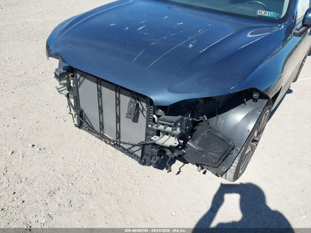 46200180 :رقم المزاد ، YV4L12RK8N1040352 vin ، 2022 Volvo Xc60 B5 Momentum مزاد بيع