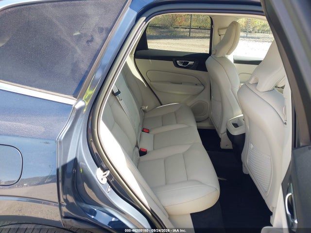 46200180 :رقم المزاد ، YV4L12RK8N1040352 vin ، 2022 Volvo Xc60 B5 Momentum مزاد بيع