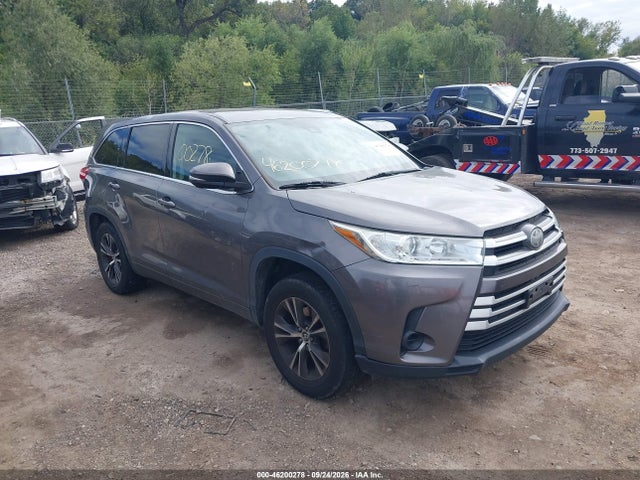 2018 Toyota Highlander Le მანქანა იყიდება აუქციონზე, vin: 5TDZARFH7JS039186, აუქციონის ნომერი: 46200278
