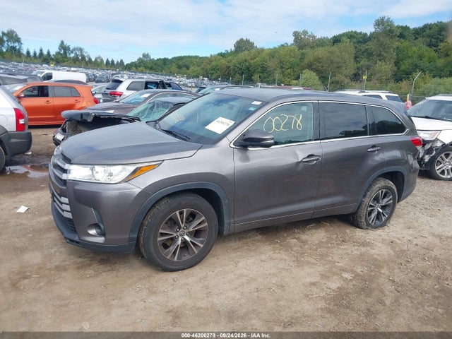 2018 Toyota Highlander Le მანქანა იყიდება აუქციონზე, vin: 5TDZARFH7JS039186, აუქციონის ნომერი: 46200278
