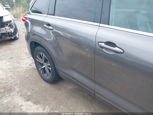 2018 Toyota Highlander Le მანქანა იყიდება აუქციონზე, vin: 5TDZARFH7JS039186, აუქციონის ნომერი: 46200278