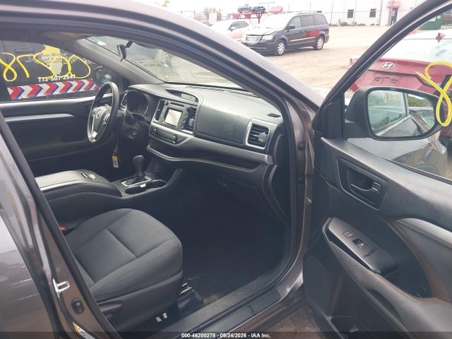 2018 Toyota Highlander Le მანქანა იყიდება აუქციონზე, vin: 5TDZARFH7JS039186, აუქციონის ნომერი: 46200278