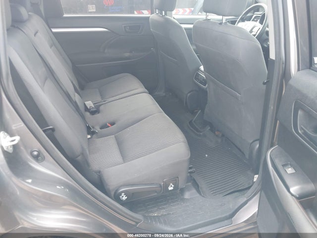 2018 Toyota Highlander Le მანქანა იყიდება აუქციონზე, vin: 5TDZARFH7JS039186, აუქციონის ნომერი: 46200278