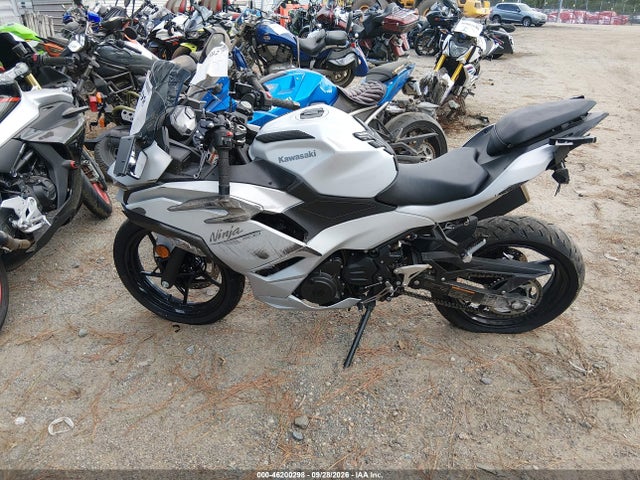 46200298 :رقم المزاد ، ML5EXGG13SDA71551 vin ، 2025 Kawasaki Ex500 مزاد بيع