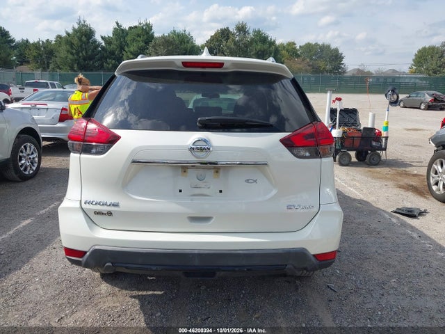 46200394 :رقم المزاد ، 5N1AT2MV2HC881089 vin ، 2017 Nissan Rogue Sv مزاد بيع