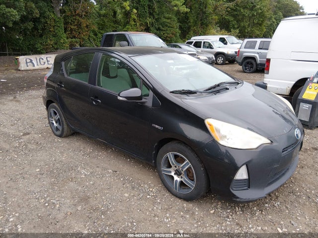 Продажа на аукционе авто 2013 Toyota Prius C One, vin: JTDKDTB3XD1537125, номер лота: 46200784