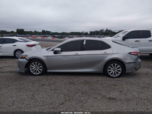 46201396 :رقم المزاد ، JTNB11HK5J3042581 vin ، 2018 Toyota Camry Le مزاد بيع