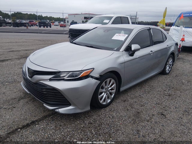 46201396 :رقم المزاد ، JTNB11HK5J3042581 vin ، 2018 Toyota Camry Le مزاد بيع