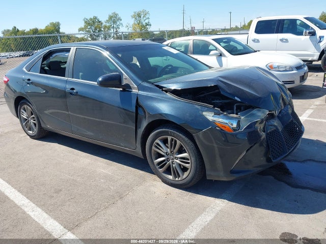 46201427 :رقم المزاد ، 4T1BF1FK5HU345692 vin ، 2017 Toyota Camry Se مزاد بيع