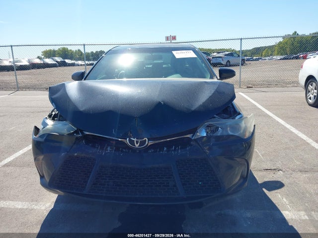 46201427 :رقم المزاد ، 4T1BF1FK5HU345692 vin ، 2017 Toyota Camry Se مزاد بيع