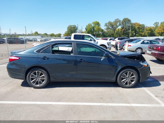 46201427 :رقم المزاد ، 4T1BF1FK5HU345692 vin ، 2017 Toyota Camry Se مزاد بيع