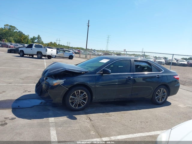 46201427 :رقم المزاد ، 4T1BF1FK5HU345692 vin ، 2017 Toyota Camry Se مزاد بيع