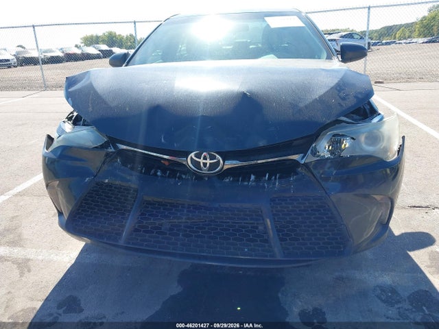 46201427 :رقم المزاد ، 4T1BF1FK5HU345692 vin ، 2017 Toyota Camry Se مزاد بيع