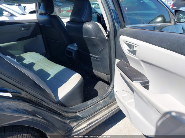 46201427 :رقم المزاد ، 4T1BF1FK5HU345692 vin ، 2017 Toyota Camry Se مزاد بيع