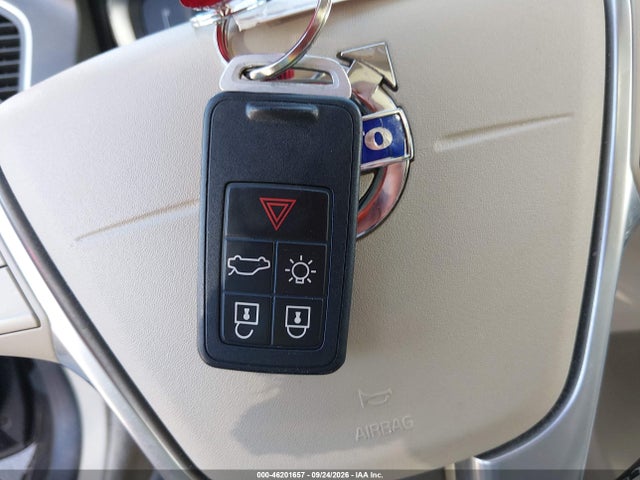 2015 Volvo Xc60 T5 Premier მანქანა იყიდება აუქციონზე, vin: YV440MDKXF2705984, აუქციონის ნომერი: 46201657