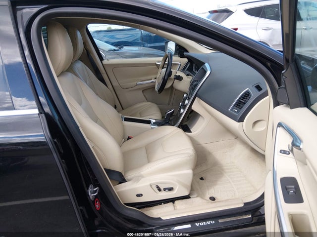 2015 Volvo Xc60 T5 Premier მანქანა იყიდება აუქციონზე, vin: YV440MDKXF2705984, აუქციონის ნომერი: 46201657