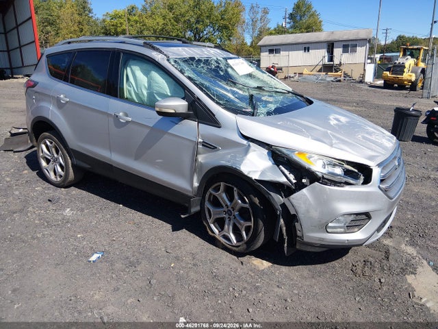46201768 :رقم المزاد ، 1FMCU9J98HUA18183 vin ، 2017 Ford Escape Titanium مزاد بيع