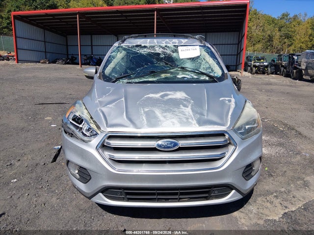 46201768 :رقم المزاد ، 1FMCU9J98HUA18183 vin ، 2017 Ford Escape Titanium مزاد بيع
