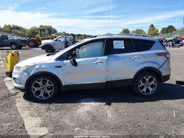 46201768 :رقم المزاد ، 1FMCU9J98HUA18183 vin ، 2017 Ford Escape Titanium مزاد بيع