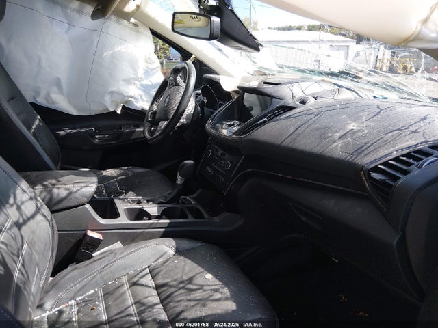 46201768 :رقم المزاد ، 1FMCU9J98HUA18183 vin ، 2017 Ford Escape Titanium مزاد بيع