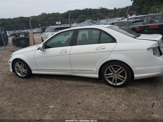 2014 Mercedes-benz C 300 Sport 4matic მანქანა იყიდება აუქციონზე, vin: WDDGF8AB2EG237301, აუქციონის ნომერი: 46201775