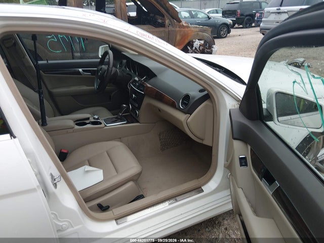 2014 Mercedes-benz C 300 Sport 4matic მანქანა იყიდება აუქციონზე, vin: WDDGF8AB2EG237301, აუქციონის ნომერი: 46201775