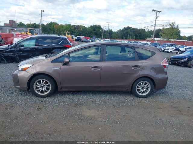 46202210 :رقم المزاد ، JTDZN3EU3FJ039660 vin ، 2015 Toyota Prius V Three مزاد بيع