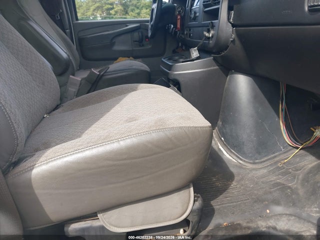 46202238 :رقم المزاد ، 1GTW7FCF4F1907216 vin ، 2015 Gmc Savana 2500 Work Van مزاد بيع