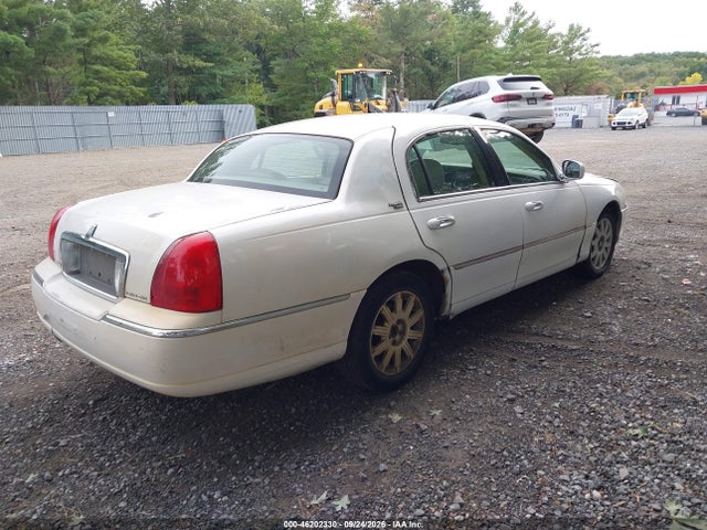 Продажа на аукционе авто 2010 Lincoln Town Car Signature Limited, vin: 2LNBL8CV4AX613193, номер лота: 46202330