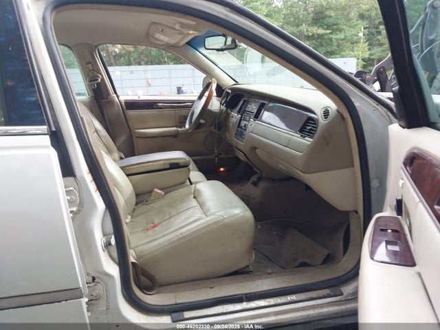 Продажа на аукционе авто 2010 Lincoln Town Car Signature Limited, vin: 2LNBL8CV4AX613193, номер лота: 46202330