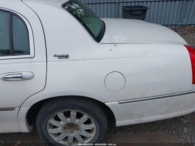 Продажа на аукционе авто 2010 Lincoln Town Car Signature Limited, vin: 2LNBL8CV4AX613193, номер лота: 46202330