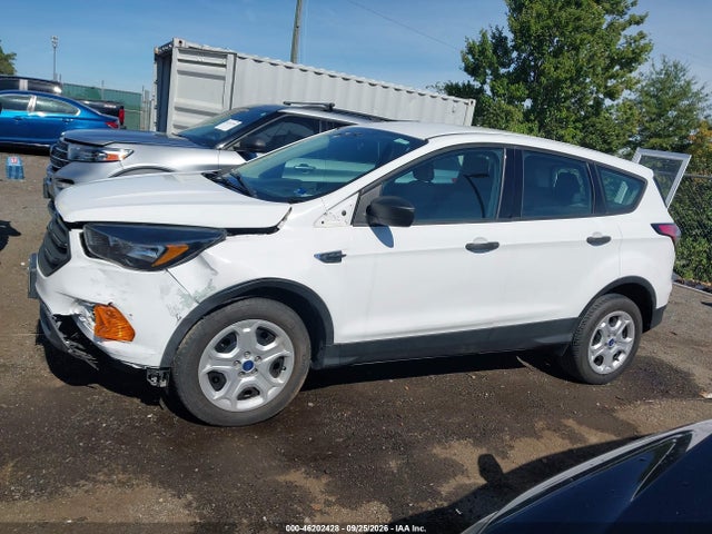 46202428 :رقم المزاد ، 1FMCU0F7XJUC62880 vin ، 2018 Ford Escape S مزاد بيع