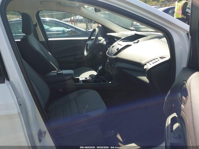 46202428 :رقم المزاد ، 1FMCU0F7XJUC62880 vin ، 2018 Ford Escape S مزاد بيع
