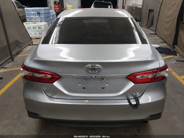 46202515 :رقم المزاد ، 4T1B11HK0JU574993 vin ، 2018 Toyota Camry Le مزاد بيع