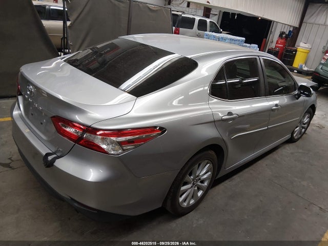 46202515 :رقم المزاد ، 4T1B11HK0JU574993 vin ، 2018 Toyota Camry Le مزاد بيع