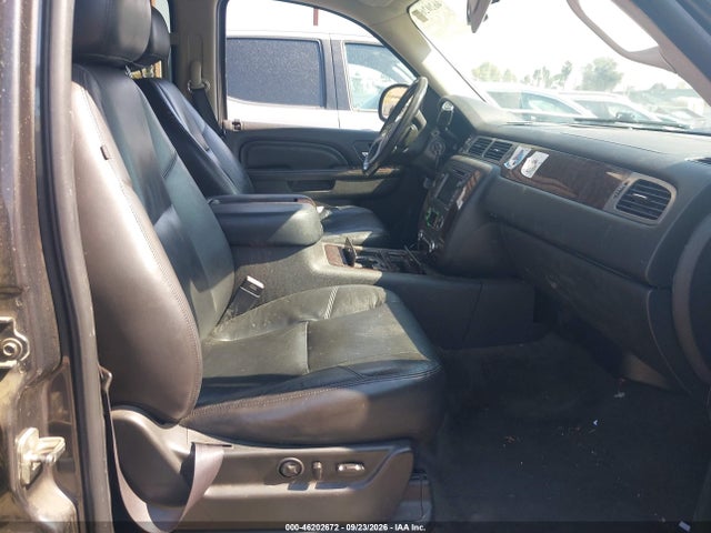 46202672 :رقم المزاد ، 1GKS2MEFXBR252929 vin ، 2011 Gmc Yukon Xl 1500 Denali مزاد بيع