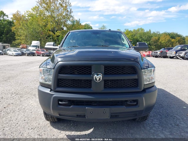 46202769 :رقم المزاد ، 3C63R3GT0JG428806 vin ، 2018 Ram 3500 Tradesman مزاد بيع