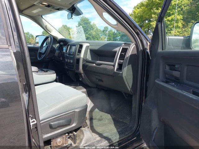 46202769 :رقم المزاد ، 3C63R3GT0JG428806 vin ، 2018 Ram 3500 Tradesman مزاد بيع