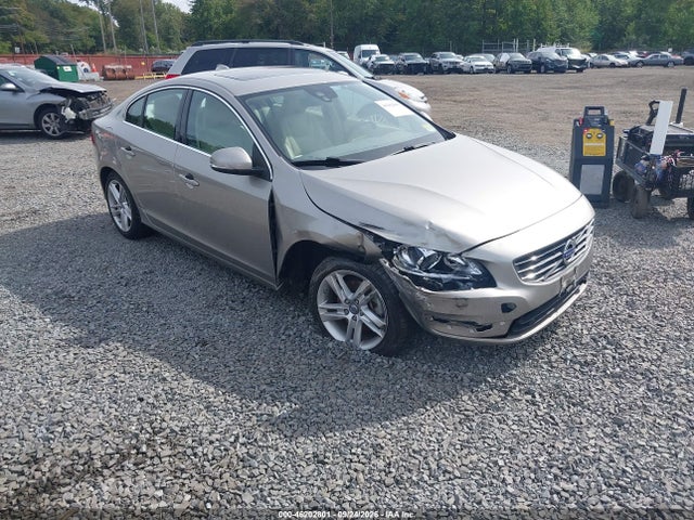 46202801 :رقم المزاد ، YV126MFK9F2337216 vin ، 2015 Volvo S60 T5 Drive-e Premier مزاد بيع