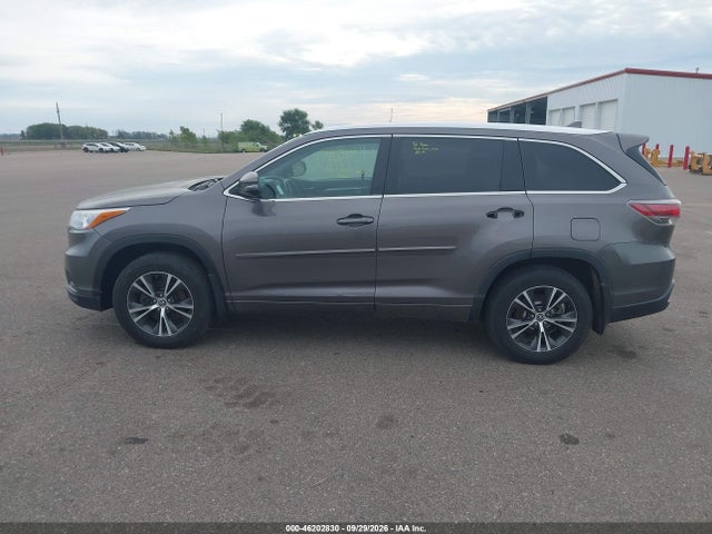 Продажа на аукционе авто 2016 Toyota Highlander Xle V6, vin: 5TDJKRFH1GS228841, номер лота: 46202830