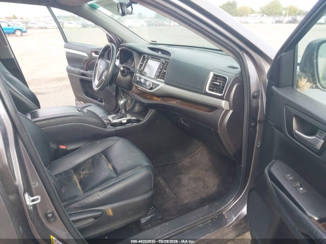 Продажа на аукционе авто 2016 Toyota Highlander Xle V6, vin: 5TDJKRFH1GS228841, номер лота: 46202830