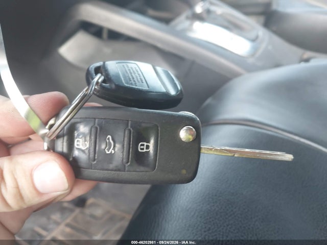 46202981 :رقم المزاد ، WVWBA7AH1AV015002 vin ، 2010 Volkswagen Eos Komfort مزاد بيع