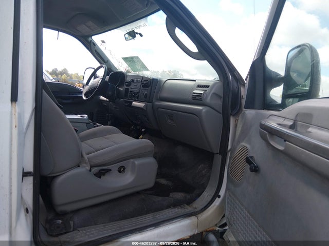 46203297 :رقم المزاد ، 1FDAF57PX5EB95842 vin ، 2005 Ford Super Duty F-550 Drw Xl/xlt مزاد بيع