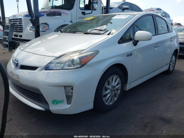 Toyota PRIUS PLUG-IN 2014 JTDKN3DPXE3063745 Image 2