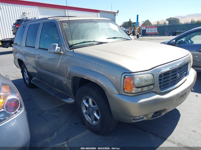 46203596 :رقم المزاد ، 1GYEK13R7YR113641 vin ، 2000 Cadillac Escalade Standard مزاد بيع