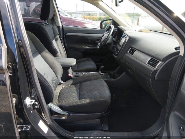 Продажа на аукционе авто 2016 Mitsubishi Outlander Se, vin: JA4AZ3A32GZ058051, номер лота: 46203835