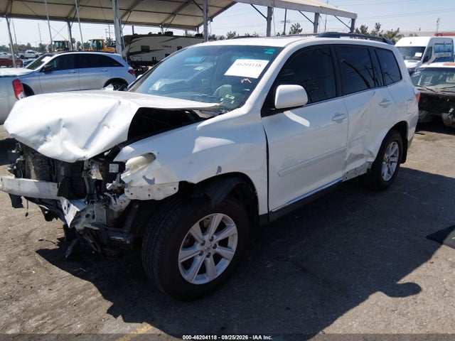 Продажа на аукционе авто 2013 Toyota Highlander Se, vin: 5TDBK3EH7DS212965, номер лота: 46204118