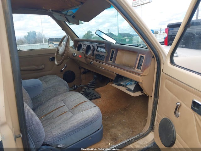 1985 Ford Bronco Ii მანქანა იყიდება აუქციონზე, vin: 1FMBU14S8FUC57323, აუქციონის ნომერი: 46204134